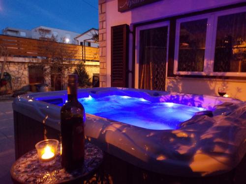 Njivice Apartment | Apartment with private garden, hot tub, WiFi, SAT TV, Klima, near beach
