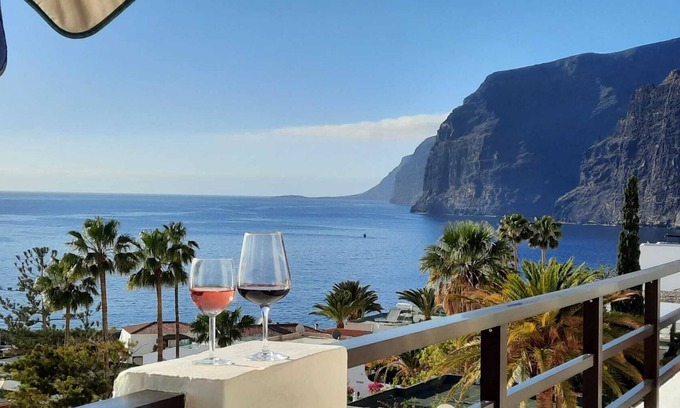 Los Gigantes Apartment | Apartment with stunning views of the Atlantic and the giants