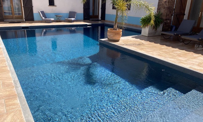 La Crau Apartment | Apartment with swimming pool view