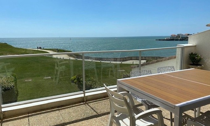 Royan Apartment | Apartment with terrace, ocean view and parking in Royan