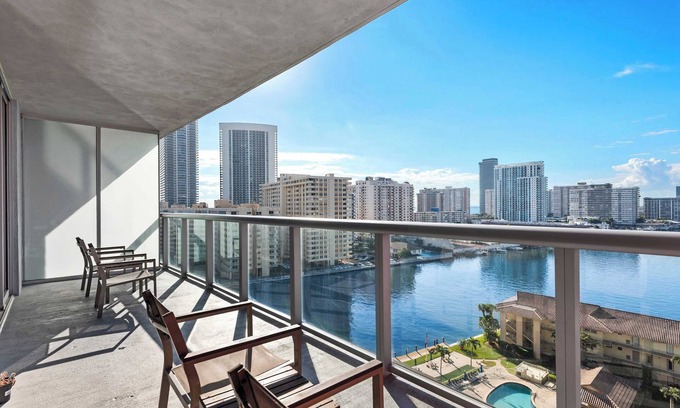 Hallandale Beach Apartment | Apartment with Water Views – 12th Floor