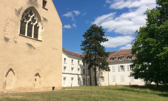 Yerres Apartment | Apartment within the Royal Abbey