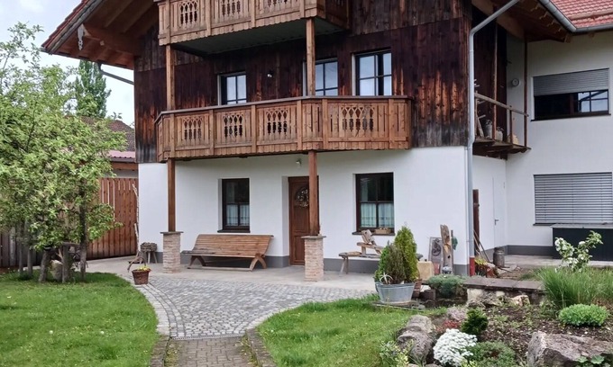 Freilassing Apartment | Apartment 'Wohnung Staufenblick' with Mountain View, Balcony and Wi-Fi