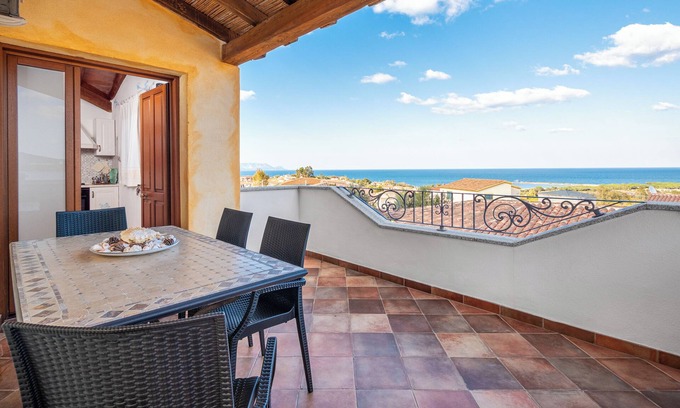 Tanaunella Apartment | Apartment Zeus with Sea View, Balconies, Terrace and A/C