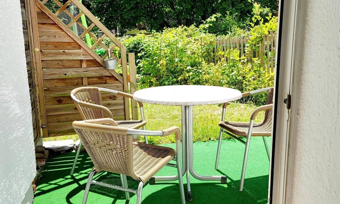 Plauen Apartment | Apartment Zur Elster 1, bathtub, shower/WC, 2 SR - Ferienwohnungen Graf