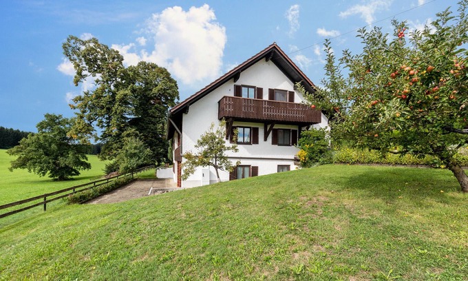 Unterallgau Apartment | Apartment 'Zur-West-Wohnung' with Garden, Balcony & Wi-Fi