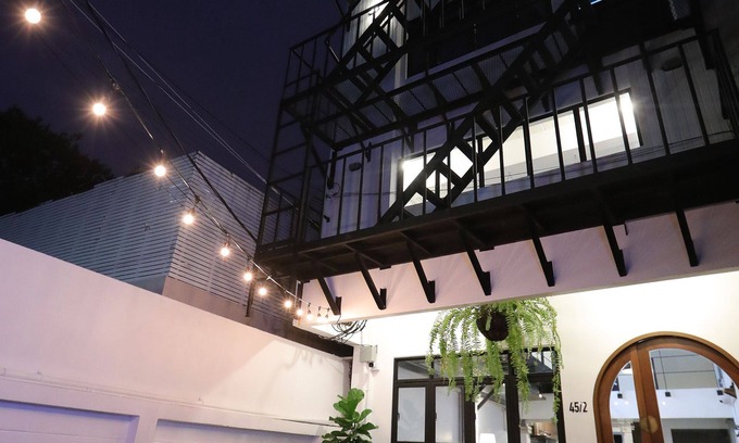 Thung Maha Mek Hostel | Apartment45 Hostel - Adults Only