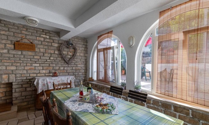 Pokrivenik Apartment | Apartments Davorka (38421-A3) - Gdinj - island Hvar