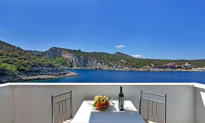 Pokrivenik Apartment | Apartments Igor (44141-A3) - Gdinj - island Hvar