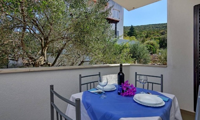 Pokrivenik Apartment | Apartments Igor (44141-A4) - Gdinj - island Hvar