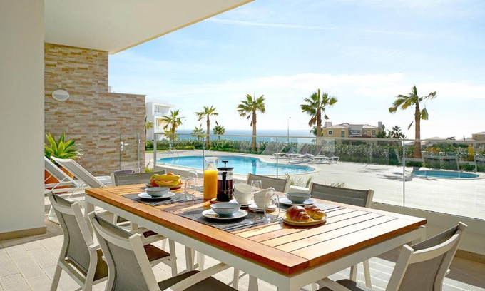 Porto de Mos Apartment | Apartments in Porto de Mós, Portugal