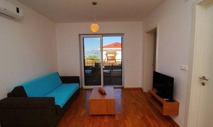 Drace Apartment | Apartments Kula - One-Bedroom Apartment with Terrace and Sea View-B2
