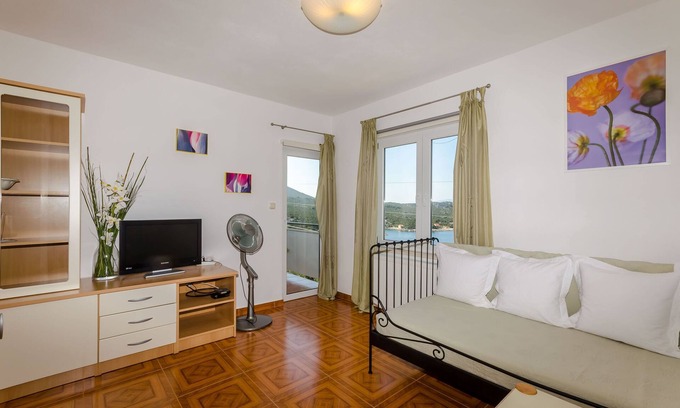 Pokrivenik Apartment | Apartments Mrvelj (100301-A3) - Gdinj - island Hvar