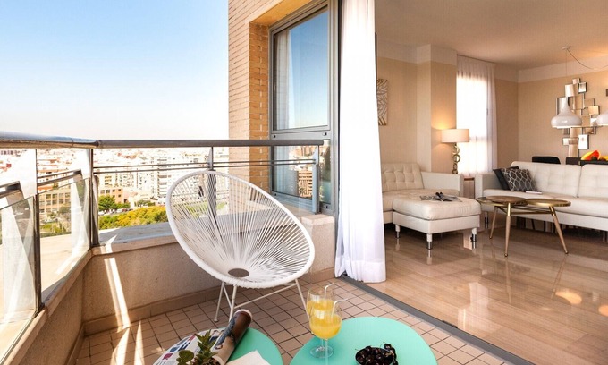 Penya-roja Apartment | ApartUP Green Opera Views