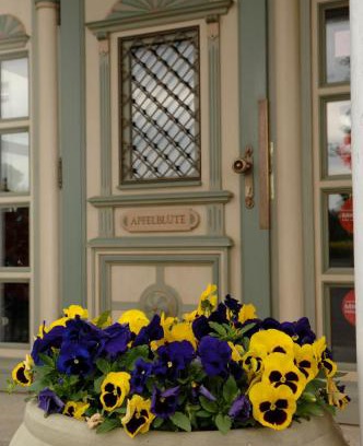 Neufrach Hotel | Apfelblüte bed & breakfast 8 km vom Bodensee