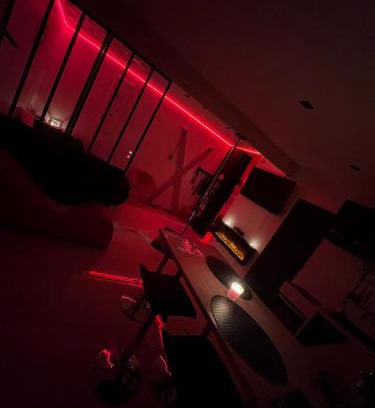 Chateau-Landon Apartment | Aphrodite LoveRoom