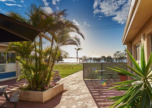 Kalbarri House | API Pelican Beach Front Apartments Kalbarri
