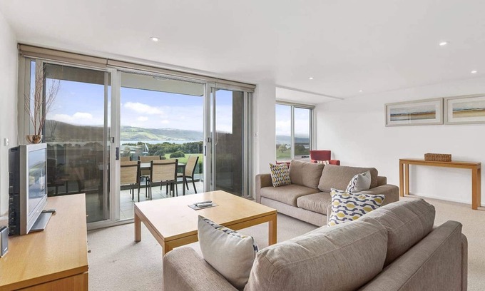 Apollo Bay Apartment | APOLLO BLUE 6 - modern waterfront apartment