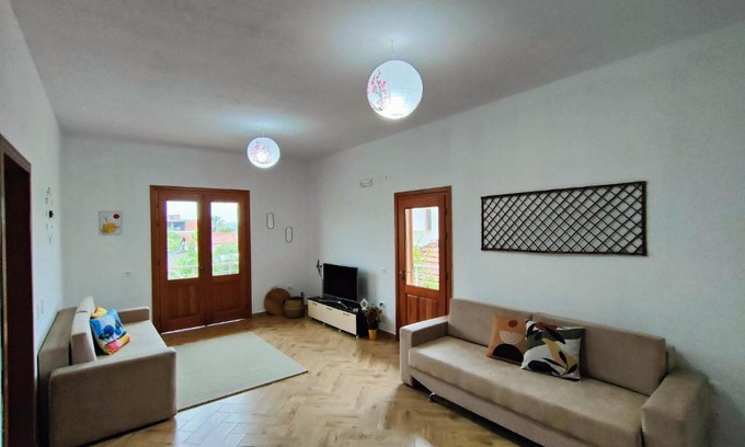 Mbrostar-Urë Apartment | Apollonia Apartment