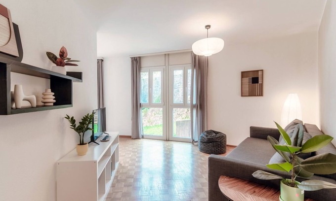 Chiasso Apartment | App. near italian border (Pink Flat 2)