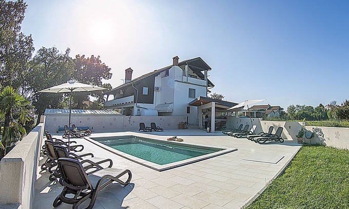 Buzinija Apartment | APP4 Romantic villa with pool - 5 min from the beach!