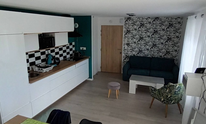 Brignogan-Plage Apartment | Appartement Neuf, à 5minutes de la Plage, Commerce au Rdc, Pour 4 Personnes