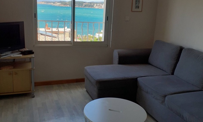 Six-Fours-les-Plages Apartment | Appart. 2P Magnifique vue mer Six Fours Corniche Solviou