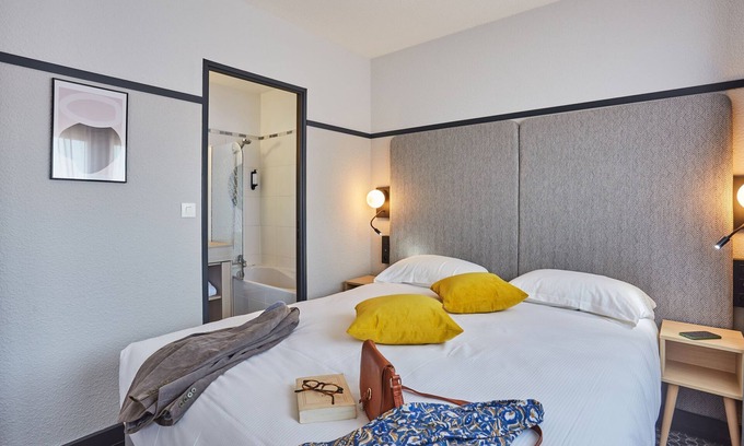 Couronne Urbaine Condo | Appart Climatisé | Proche du Golf !