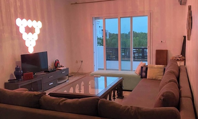 Marina Apartment | Appart Familial seulement : balcons avec vue