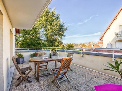 Merville-Franceville-Plage Apartment | Appartement spacieux 70m², piscine, parking, près plage et commerces - FR-1-788-38
