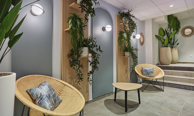 Quartier Administrations Hotel | Appart'hôtel Odalys City - Nîmes Arènes - Palais des Congrès