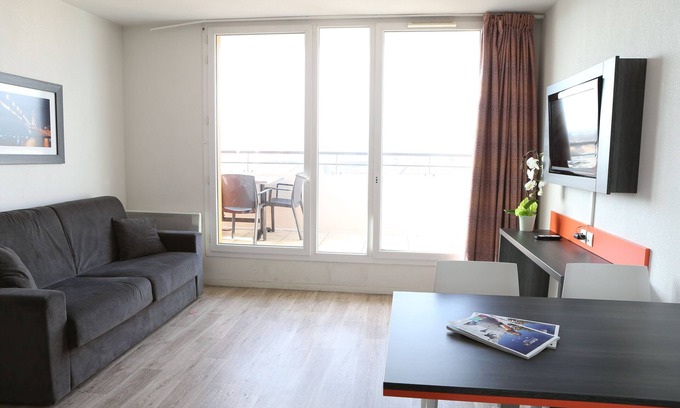Chevilly-Larue Condo | Appart Moderne Près de l'Aéroport & Paris av/Wifi!