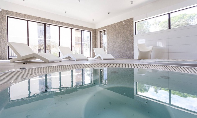 Remoulins Condo | Appart près du Pont du Gard | piscine + Wi-Fi
