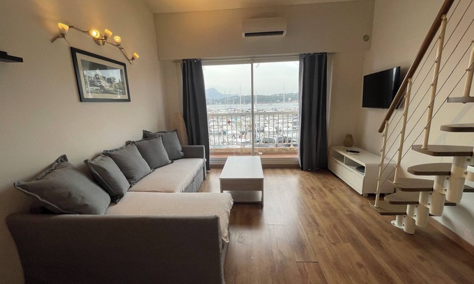 Le Pradet Apartment | Appart. Premier Étage sur Port et Plage des Oursinières Clim