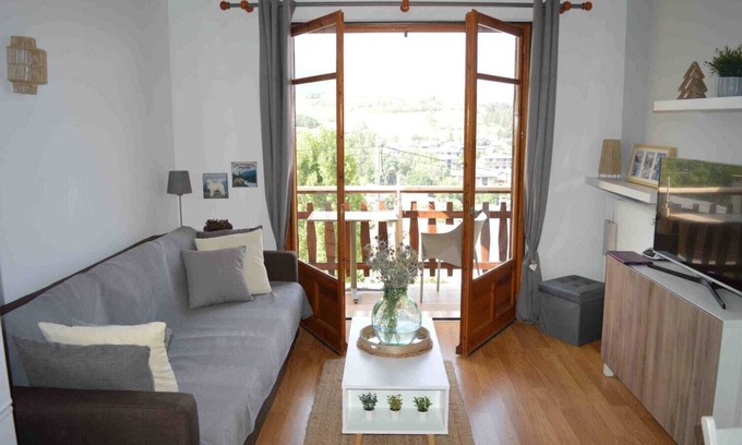 Saillagouse House | Appart T2 économique 2/4 pers - vue sur la Cerdagne - chauffage compri