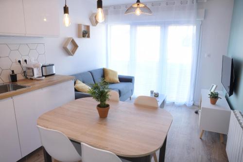 Angouleme Apartment | Appart T2 avec terrasse, parking et wifi