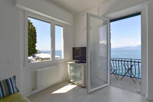 Torri del Benaco Apartment | Appartamento a 5 metri dal lago