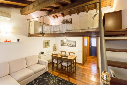 Cerchia dei navigli Apartment | Appartamento Cairoli
