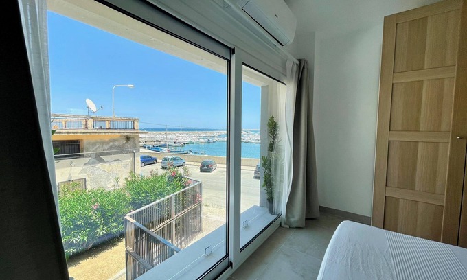 Santa Lucia Apartment | Appartamento Camera da Letto Vista Mare, 2 Bagni Parcheggio,spiaggia Solarium