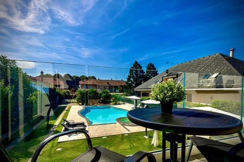 Rivarolo Canavese Apartment | Appartamento in villa con piscina privata e vasca idromassaggio ad uso esclusivo