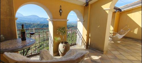 Santa Domenica Talao Apartment | Appartamento trilocale con vista panoramica