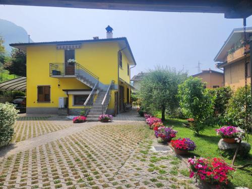 Lierna Apartment | Appartamento L'ulivo 5 chilometri da Varenna vista lago in via privata