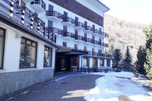 Pragelato Apartment | Appartamento Pragelato centro con giardino privato
