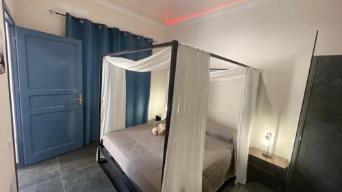 Marsala Apartment | "Appartamento rosa" Nice apartment with parking, courtyard, terrace and garden