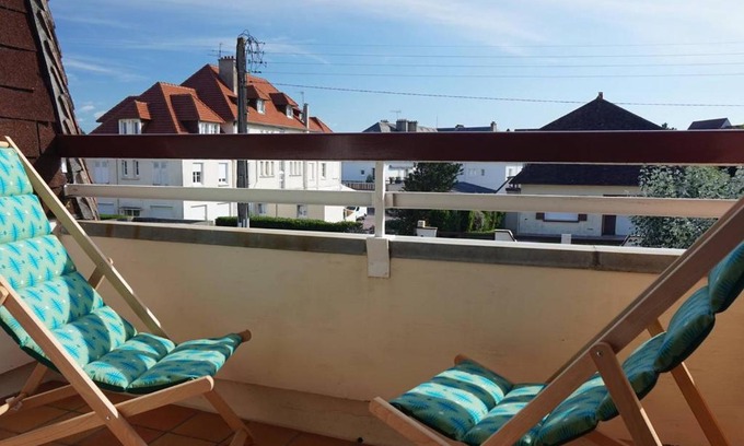 Merville-Franceville-Plage Apartment | Appartement rénové 5 pers. avec parking, à 100m plage, centre Merville-Franceville, expo Sud - FR-1-465-71