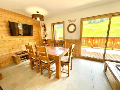 Notre-Dame-de-Bellecombe Apartment | Appartement neuf sur les pistes avec parking et wifi - FR-1-505-190