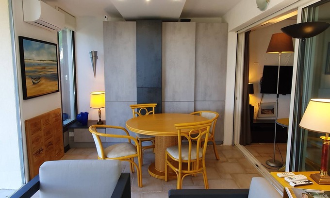 La Rouviere Apartment | Appartement Tout Equipe Avec Jardin ET Terrasses SUR UN Parcours DE Golf
