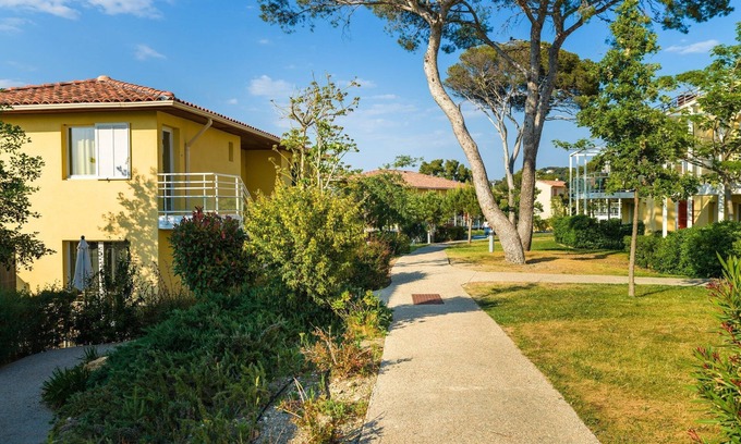 Le Brusc Condo | Appartement sur 2 étages pour 8 près de la plage