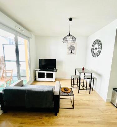 Villefranche-sur-Saone Apartment | Appartement avec place de parking et piscine