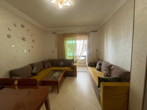 Oued Laou Apartment | appartement 2 chambres et salon deux balcons de luxe avec piscine bien situé au centre de oued laou